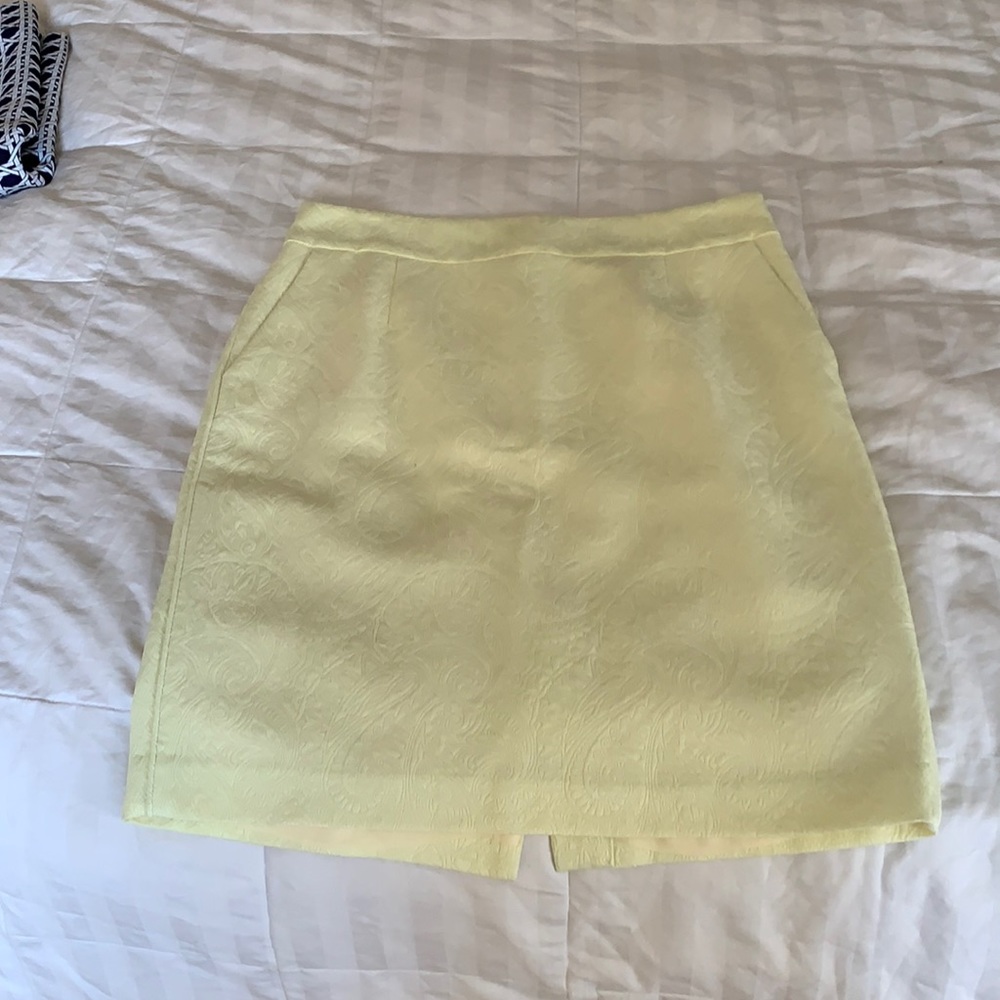 Butter Yellow Banana Republic skirt. 8 petite.